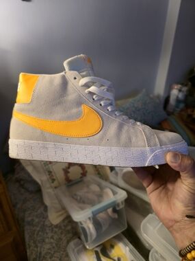 Nike Men’s High-Top Suede Sneakers in Light Gray with Bright Yellow Swoosh